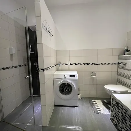 Maria's Ferienwohnung - Modernität trifft Eleganz Dettingen an der Erms Exterior foto
