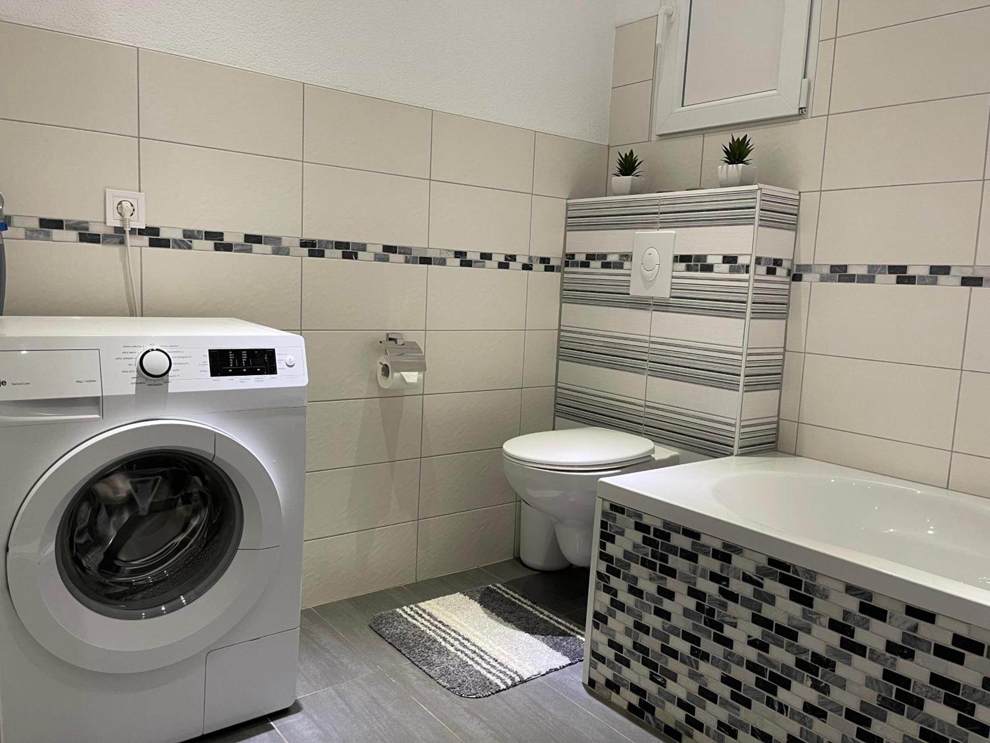 Maria's - Modernitaet Trifft Eleganz Apartment Dettingen an der Erms